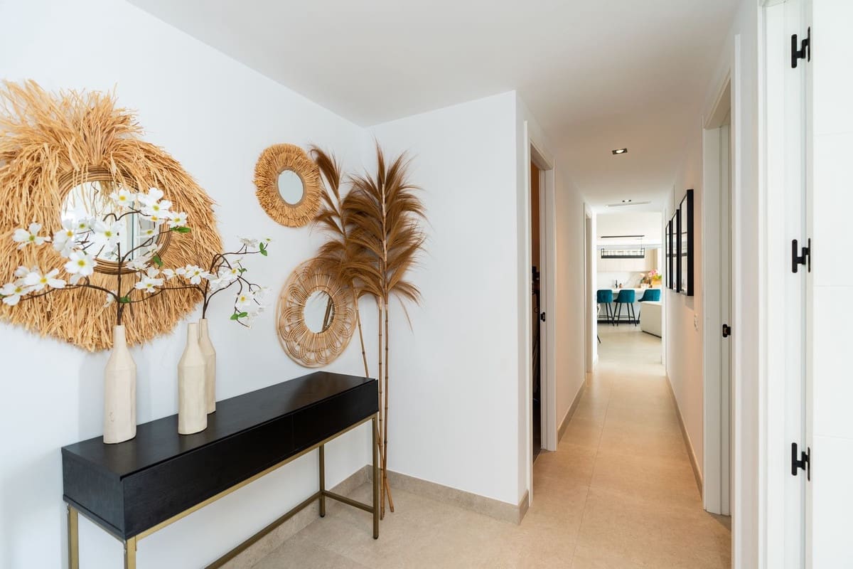 3 slaapkamer Appartement te koop in Torrequebrada met zwembad - € 1.169.000 (Ref: 9885108)