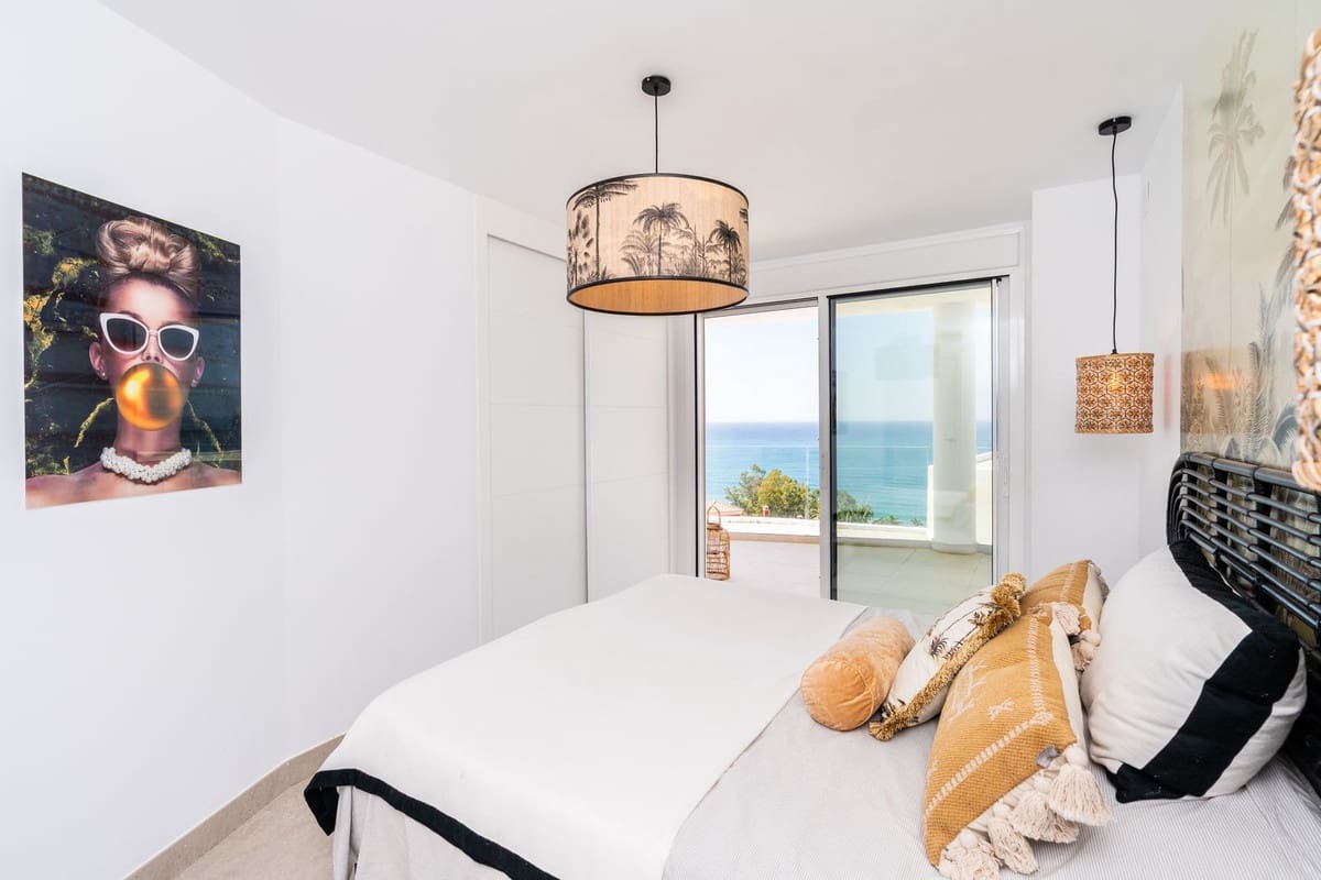 3 slaapkamer Appartement te koop in Torrequebrada met zwembad - € 1.169.000 (Ref: 9885108)
