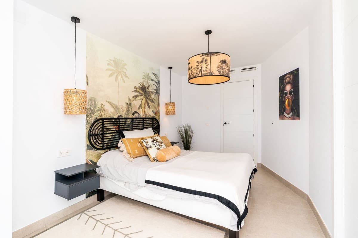3 slaapkamer Appartement te koop in Torrequebrada met zwembad - € 1.169.000 (Ref: 9885108)