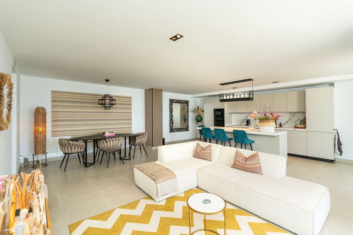 3 slaapkamer Appartement te koop in Torrequebrada met zwembad - € 1.169.000 (Ref: 9885108)
