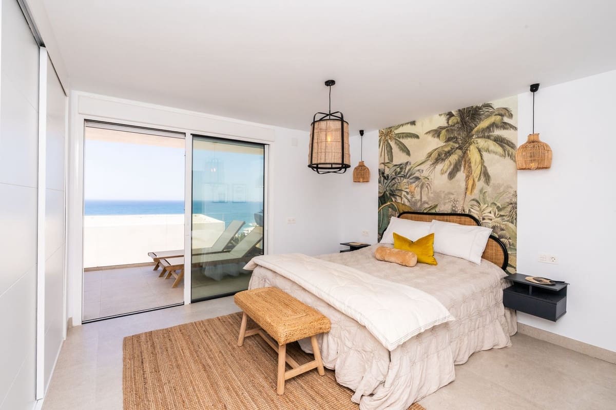 3 slaapkamer Appartement te koop in Torrequebrada met zwembad - € 1.169.000 (Ref: 9885108)