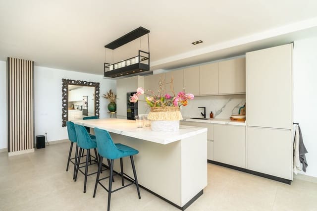 3 slaapkamer Appartement te koop in Zona Centro Comercial Torrequebrada, Benalmádena - € 1.169.000 (Ref: 9885108)