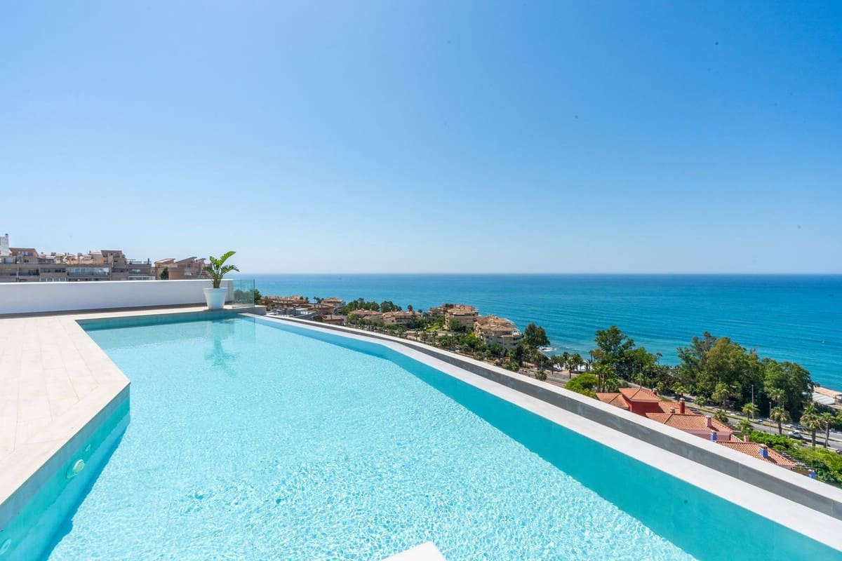 3 slaapkamer Appartement te koop in Torrequebrada met zwembad - € 1.169.000 (Ref: 9885108)