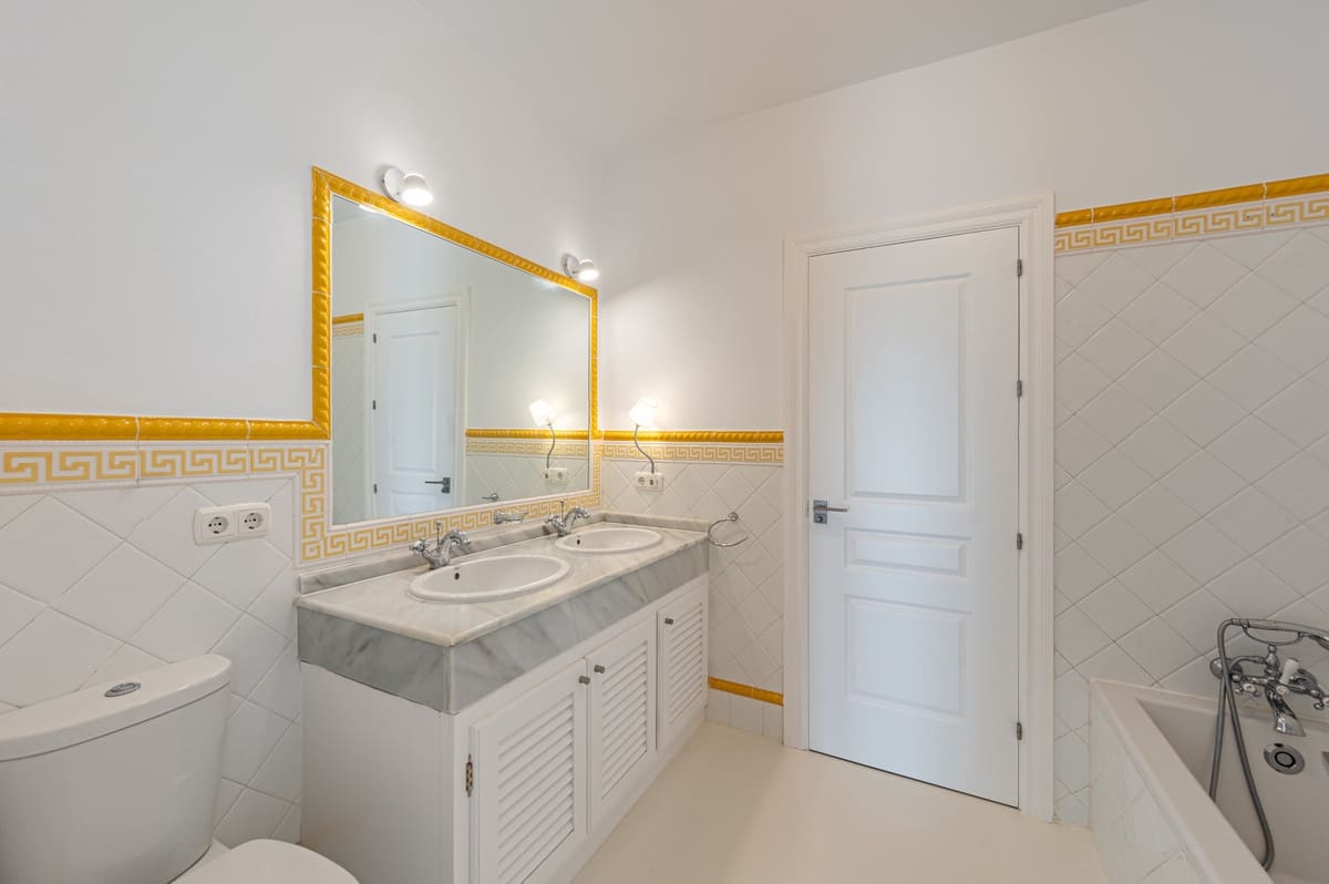 3 soverom Hus til salgs i Golden Mile med svømmebasseng - € 1 350 000 (Ref: 9920671)