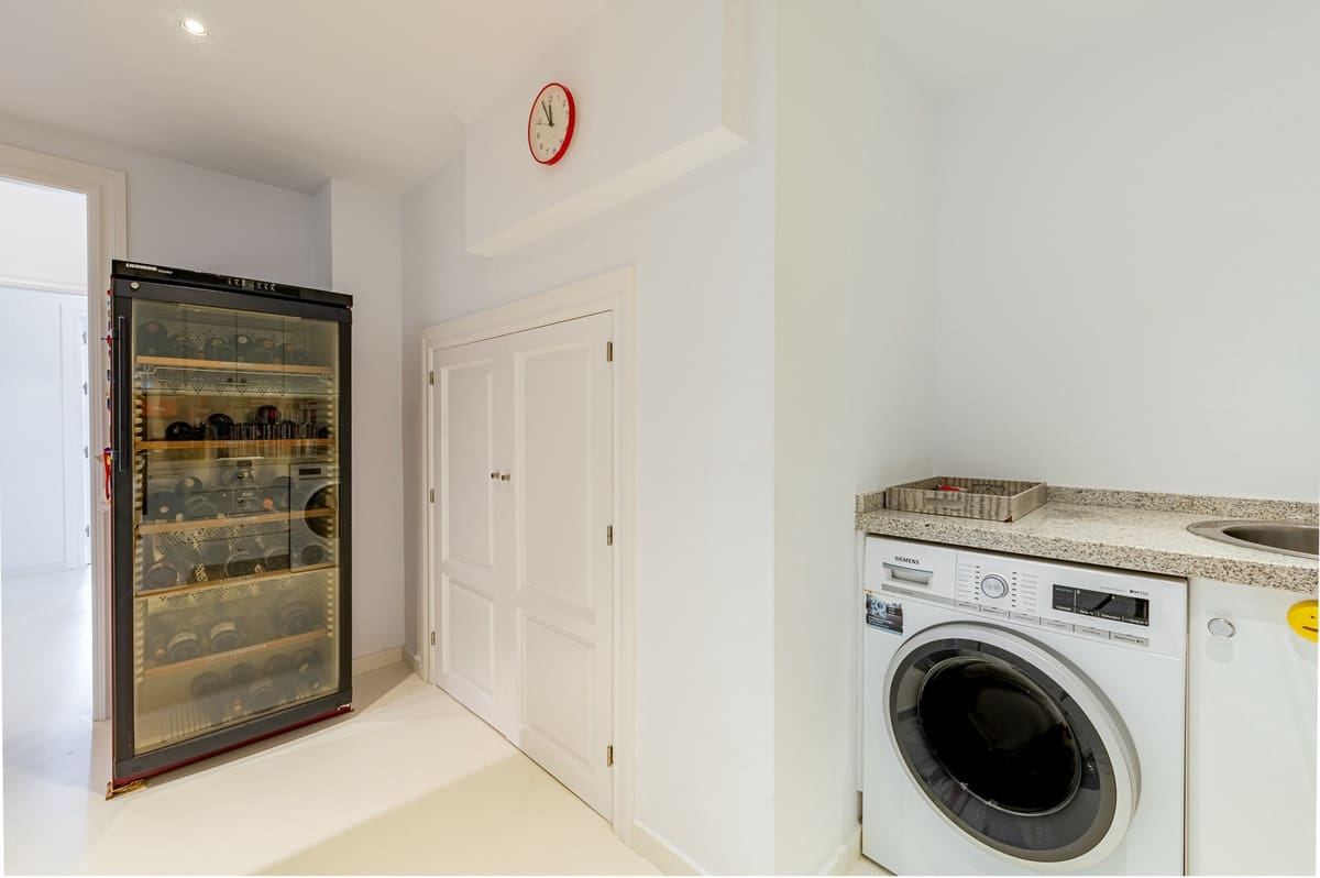 3 soverom Hus til salgs i Golden Mile med svømmebasseng - € 1 350 000 (Ref: 9920671)