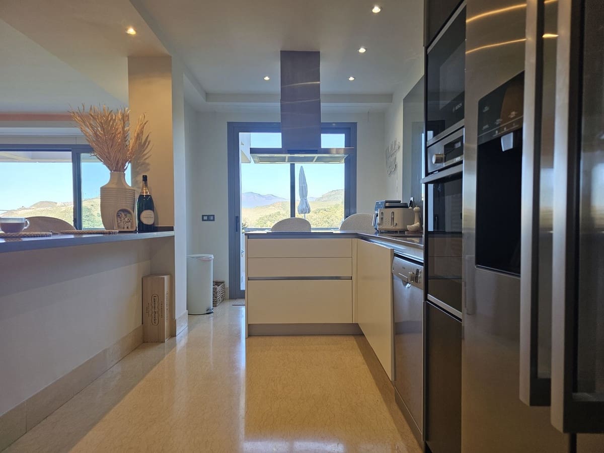 3 slaapkamer Appartement te koop in Benahavis met zwembad - € 825.000 (Ref: 9920674)