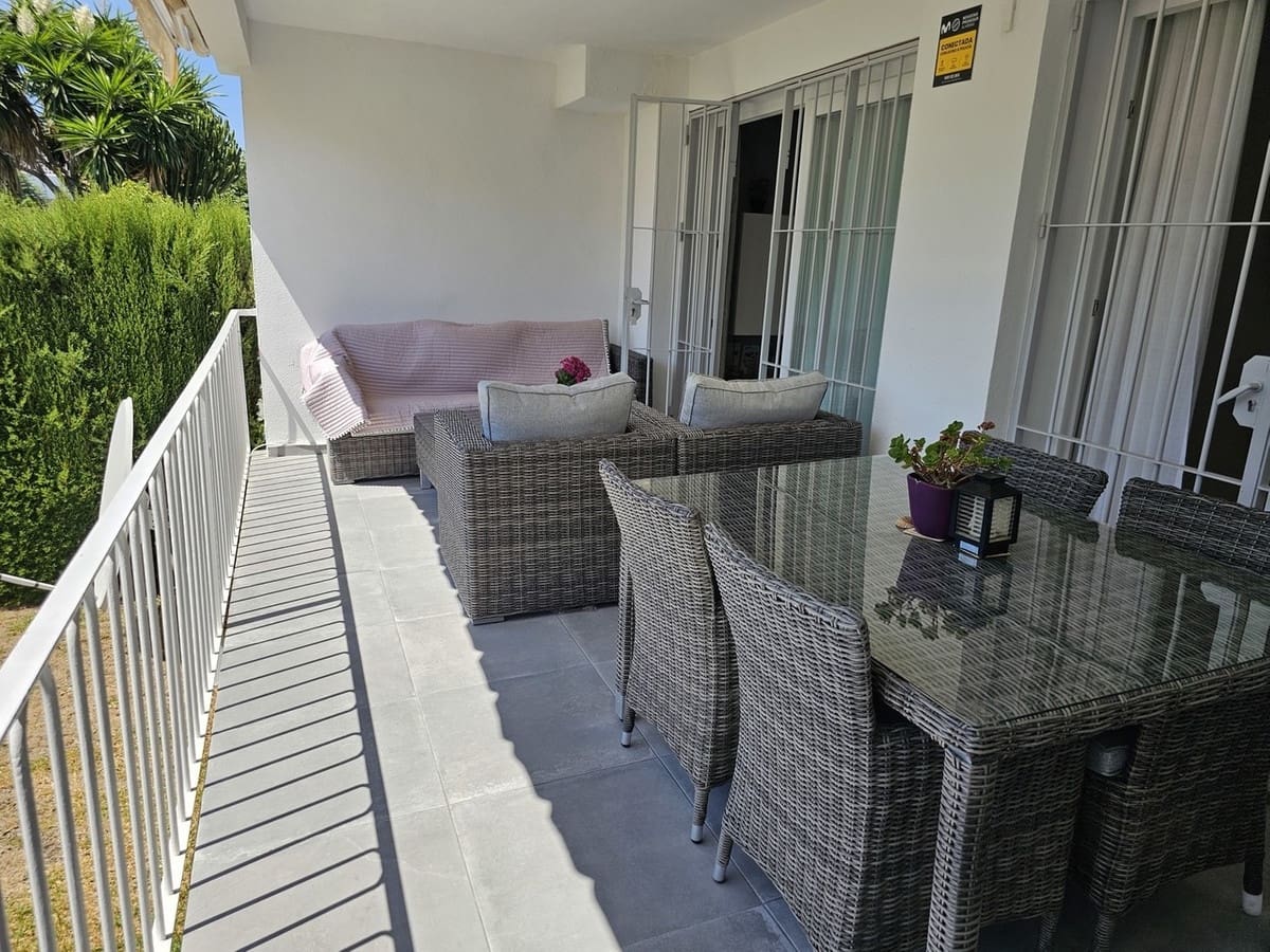 2 slaapkamer Appartement te koop in El Paraiso met zwembad - € 330.000 (Ref: 9920675)
