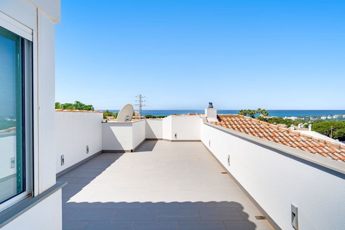 4 bedroom Villa for sale in El Rosario with pool - € 1,850,000 (Ref: 9920678)