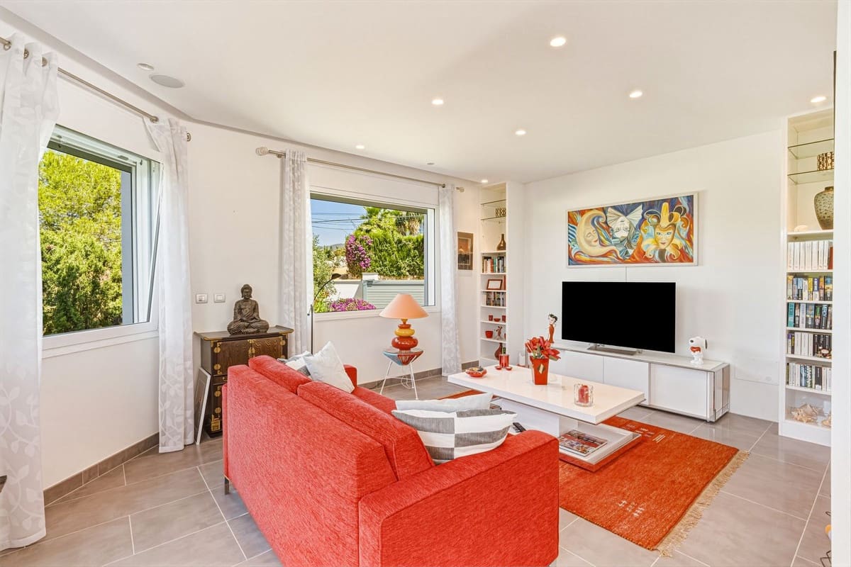 4 bedroom Villa for sale in El Rosario with pool - € 1,850,000 (Ref: 9920678)