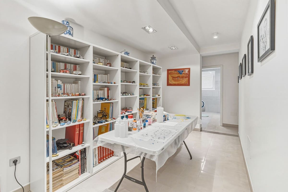 4 bedroom Villa for sale in El Rosario with pool - € 1,850,000 (Ref: 9920678)