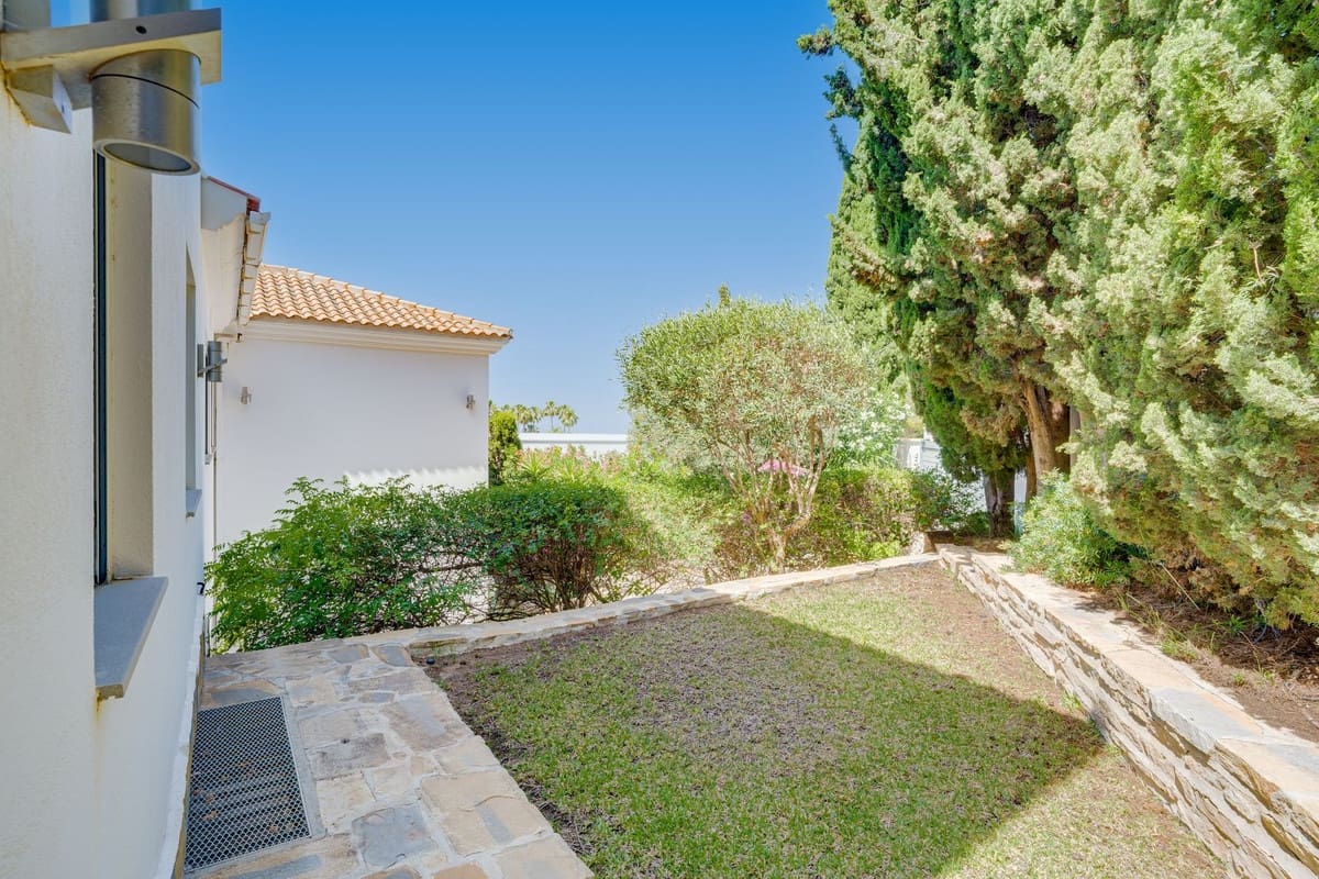 4 bedroom Villa for sale in El Rosario with pool - € 1,850,000 (Ref: 9920678)