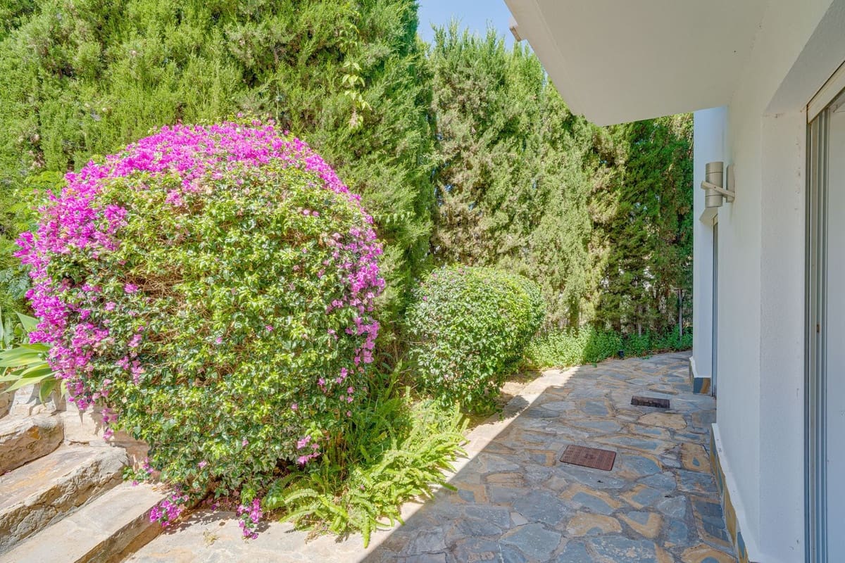 4 bedroom Villa for sale in El Rosario with pool - € 1,850,000 (Ref: 9920678)