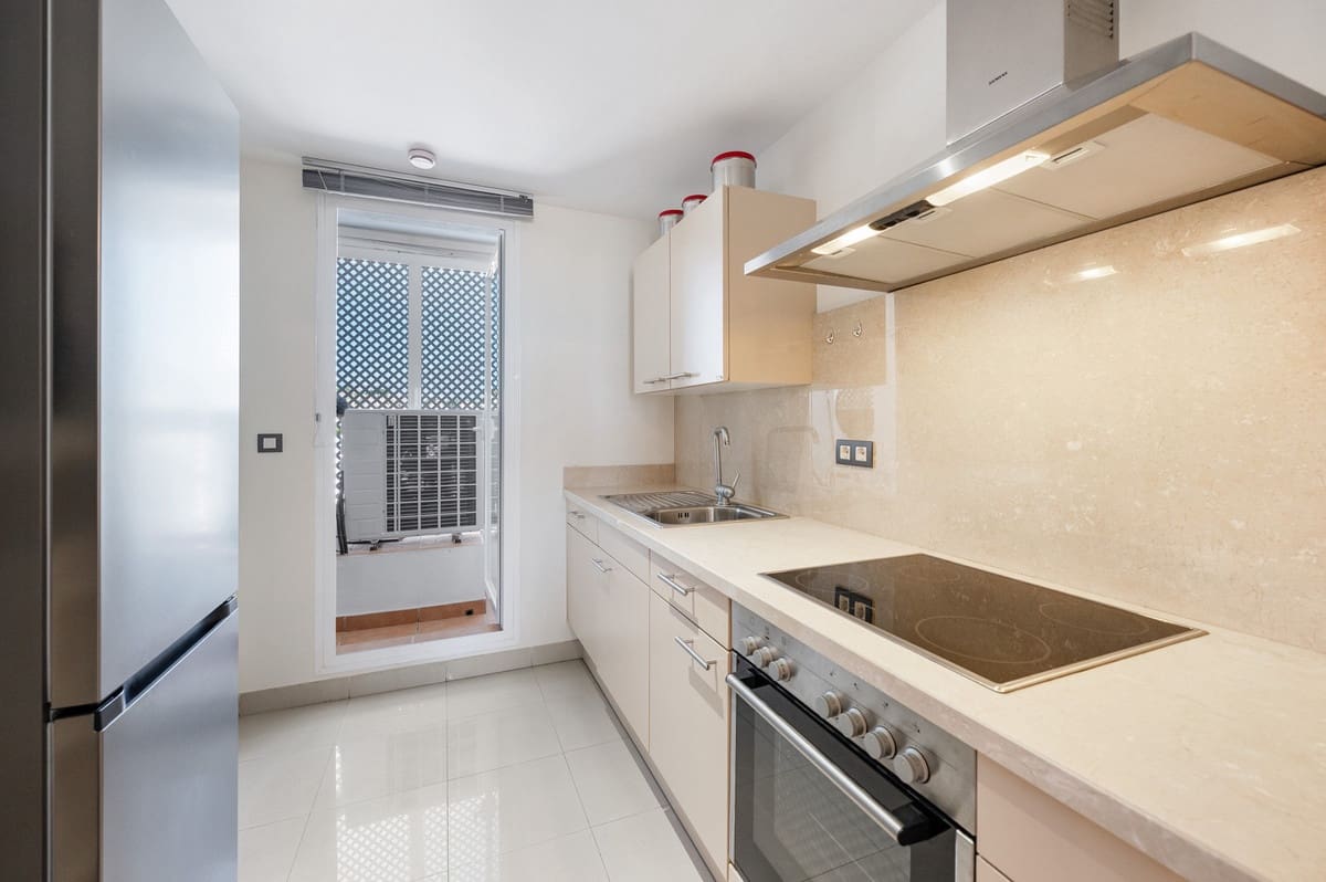 2 slaapkamer Penthouse te koop in Estepona met zwembad - € 459.000 (Ref: 9920679)