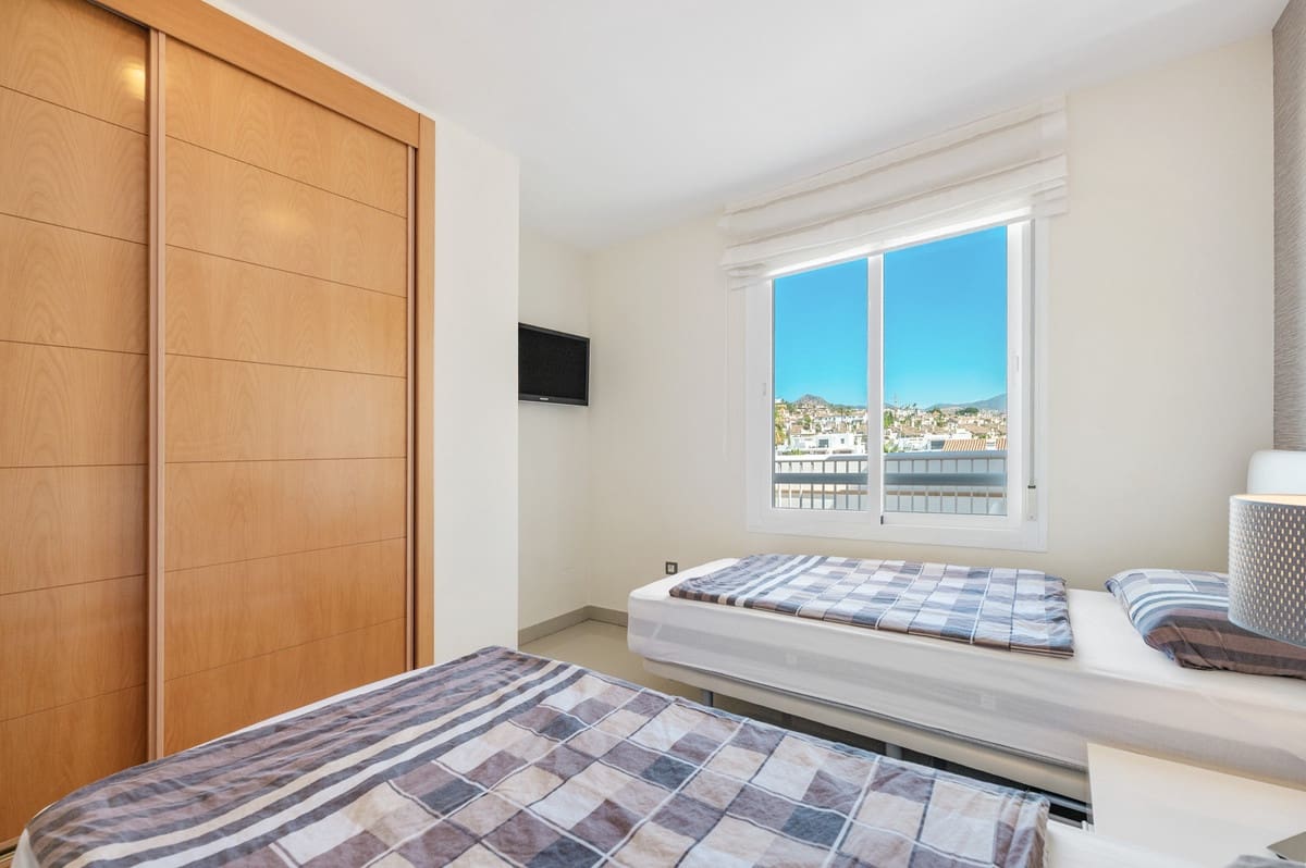 2 slaapkamer Penthouse te koop in Estepona met zwembad - € 459.000 (Ref: 9920679)