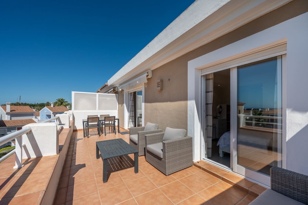 2 slaapkamer Penthouse te koop in Estepona met zwembad - € 459.000 (Ref: 9920679)