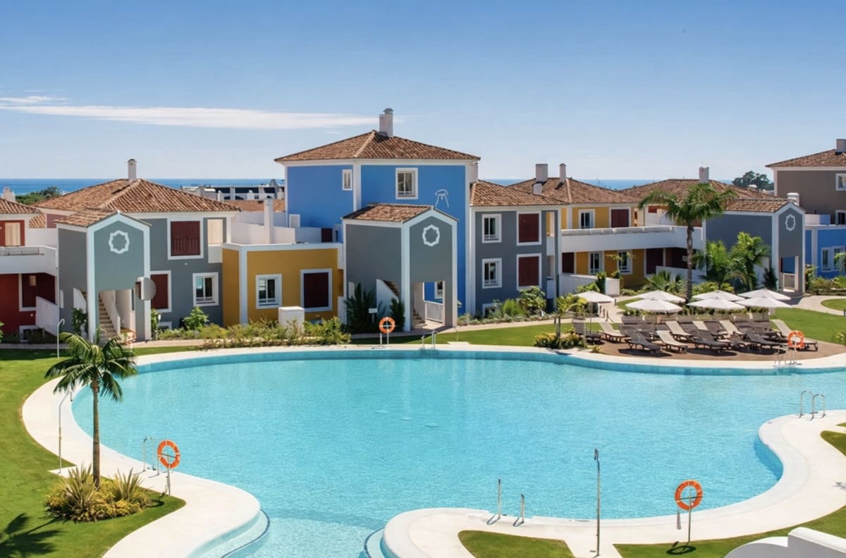 2 slaapkamer Penthouse te koop in Estepona met zwembad - € 459.000 (Ref: 9920679)