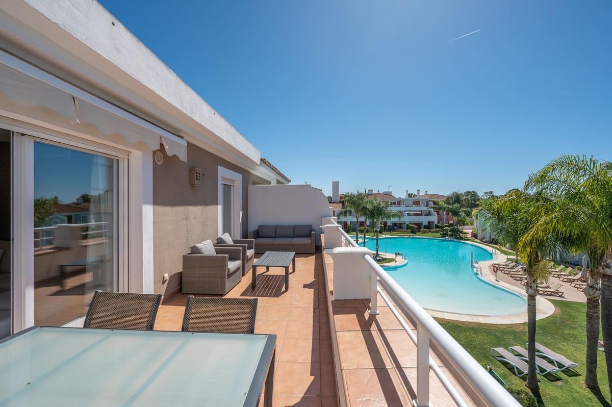 2 slaapkamer Penthouse te koop in Estepona met zwembad - € 459.000 (Ref: 9920679)