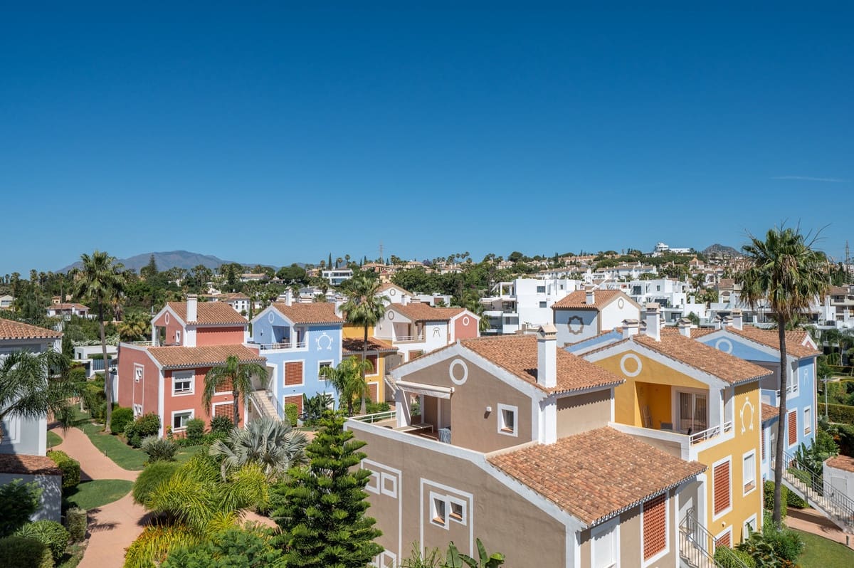 2 slaapkamer Penthouse te koop in Estepona met zwembad - € 459.000 (Ref: 9920679)