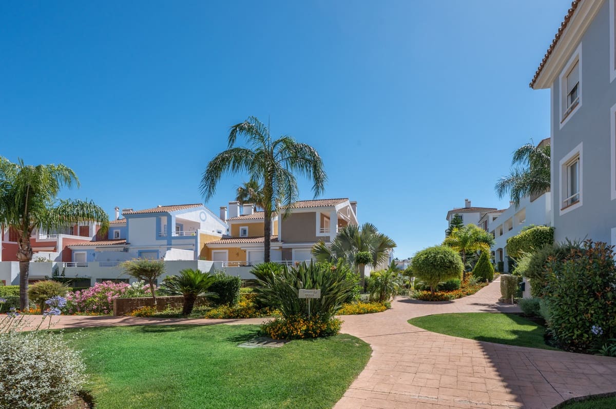 2 slaapkamer Penthouse te koop in Estepona met zwembad - € 459.000 (Ref: 9920679)