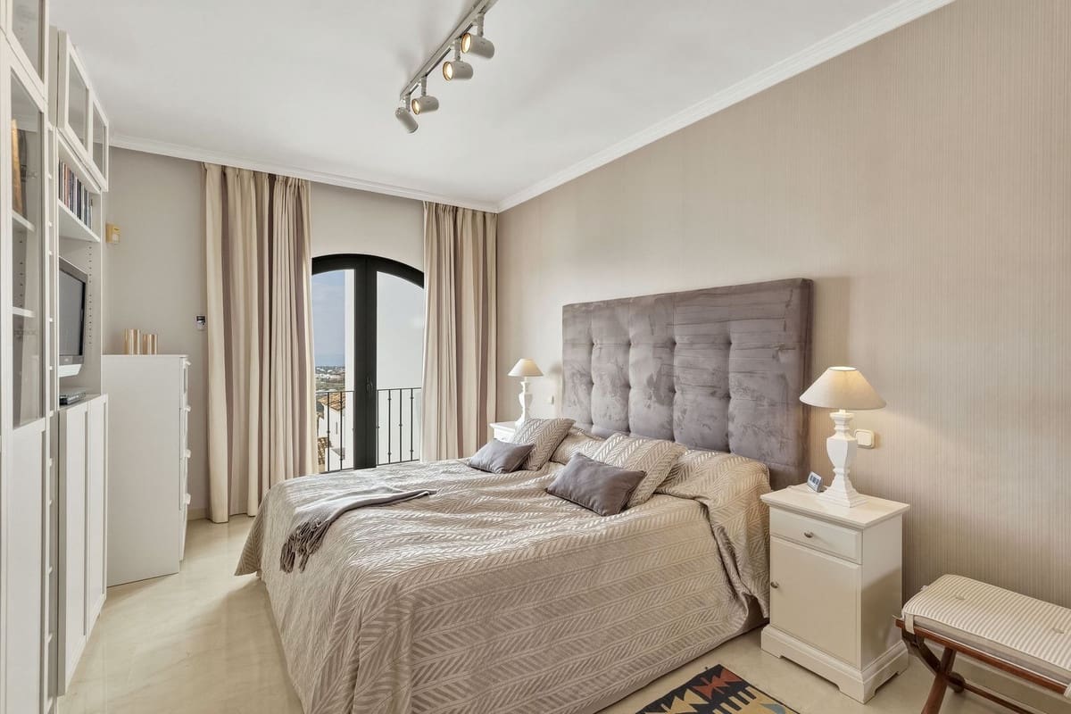 2 soverom Penthouse til salgs i Los Arqueros med svømmebasseng - € 385 000 (Ref: 9920680)