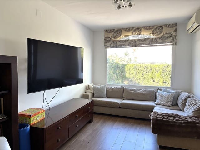 4 chambre Maison de Ville à vendre à San Pedro de Alcantara, Marbella avec piscine - 580 000 € (Ref: 9920682)
