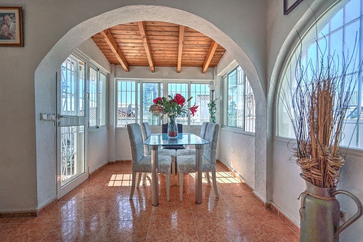 Chalet de 2 habitaciones en El Faro en venta con piscina - 399.995 € (Ref: 9920683)