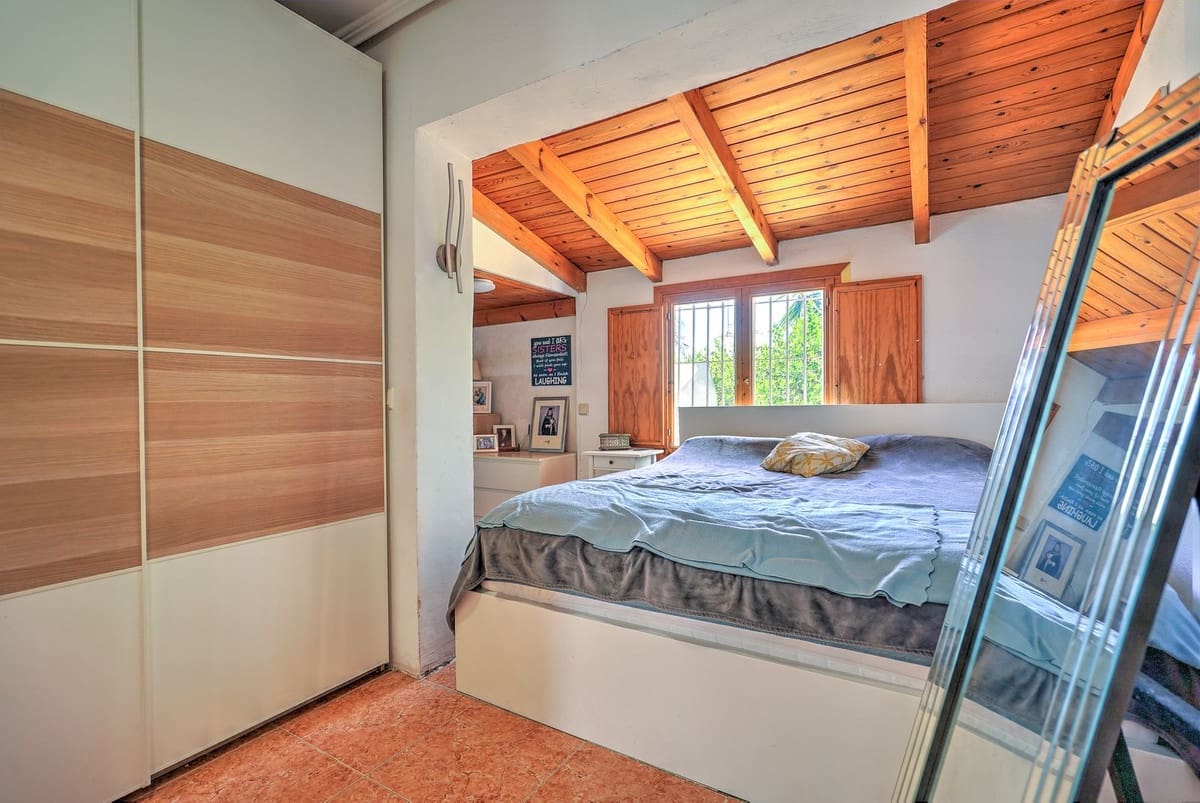 Chalet de 2 habitaciones en El Faro en venta con piscina - 399.995 € (Ref: 9920683)