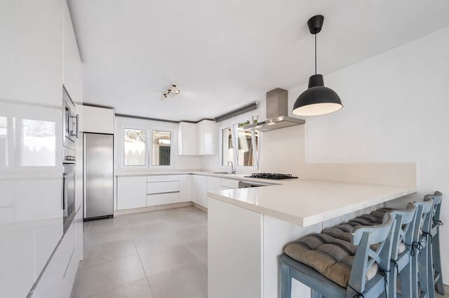 3 slaapkamer Villa te koop in Costalita, Estepona met zwembad - € 1.350.000 (Ref: 9920684)