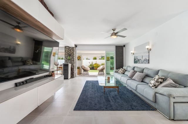 3 slaapkamer Villa te koop in Costalita, Estepona met zwembad - € 1.350.000 (Ref: 9920684)