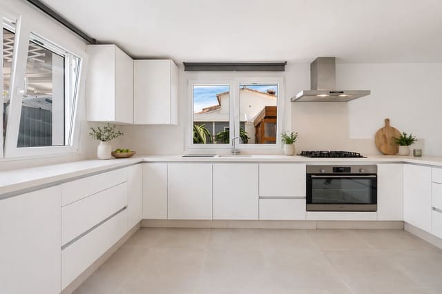 3 slaapkamer Villa te koop in Costalita, Estepona met zwembad - € 1.350.000 (Ref: 9920684)