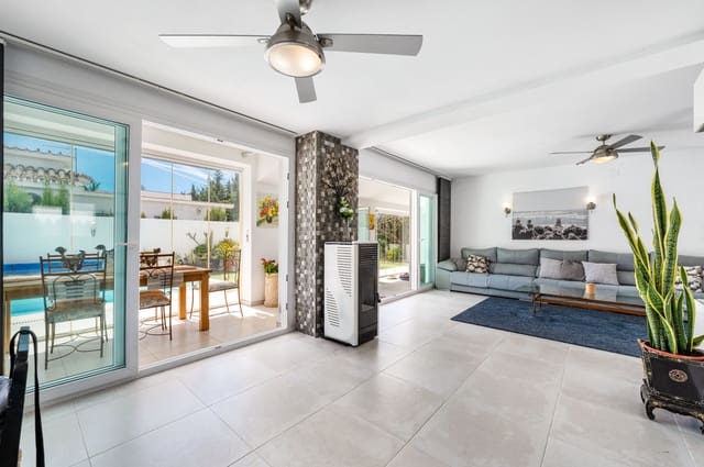 3 slaapkamer Villa te koop in Costalita, Estepona met zwembad - € 1.350.000 (Ref: 9920684)