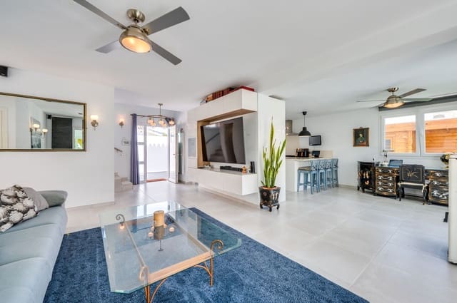 3 slaapkamer Villa te koop in Costalita, Estepona met zwembad - € 1.350.000 (Ref: 9920684)