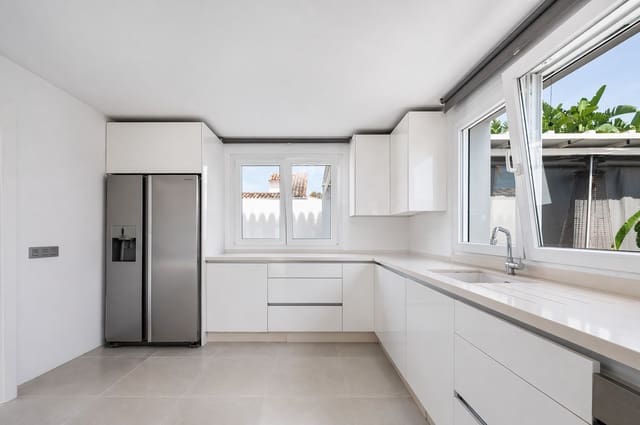 3 slaapkamer Villa te koop in Costalita, Estepona met zwembad - € 1.350.000 (Ref: 9920684)