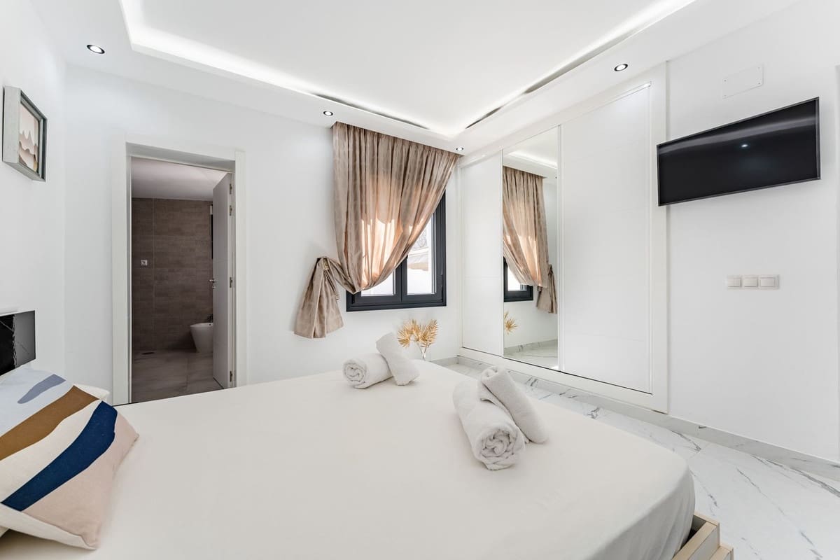 4 makuuhuone Huvila myytävänä paikassa Riviera del Sol mukana uima-altaan - 1 350 000 € (Ref: 9920685)