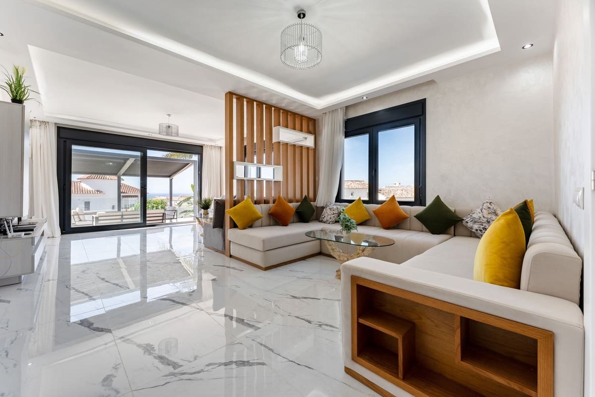 4 makuuhuone Huvila myytävänä paikassa Riviera del Sol mukana uima-altaan - 1 350 000 € (Ref: 9920685)