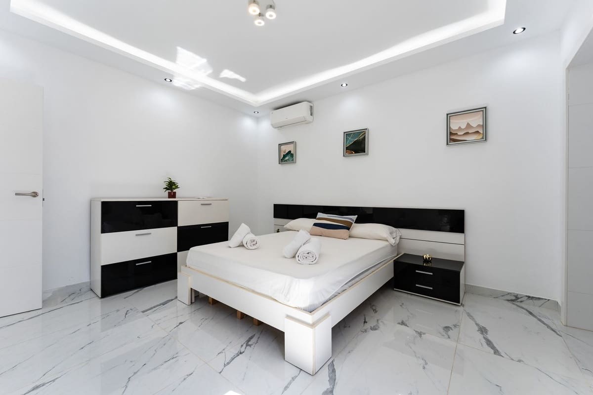 4 makuuhuone Huvila myytävänä paikassa Riviera del Sol mukana uima-altaan - 1 350 000 € (Ref: 9920685)