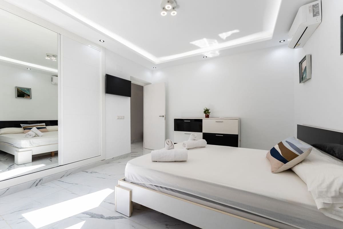 4 makuuhuone Huvila myytävänä paikassa Riviera del Sol mukana uima-altaan - 1 350 000 € (Ref: 9920685)