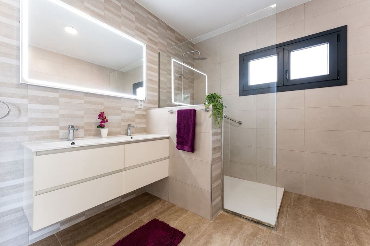 4 makuuhuone Huvila myytävänä paikassa Riviera del Sol mukana uima-altaan - 1 350 000 € (Ref: 9920685)
