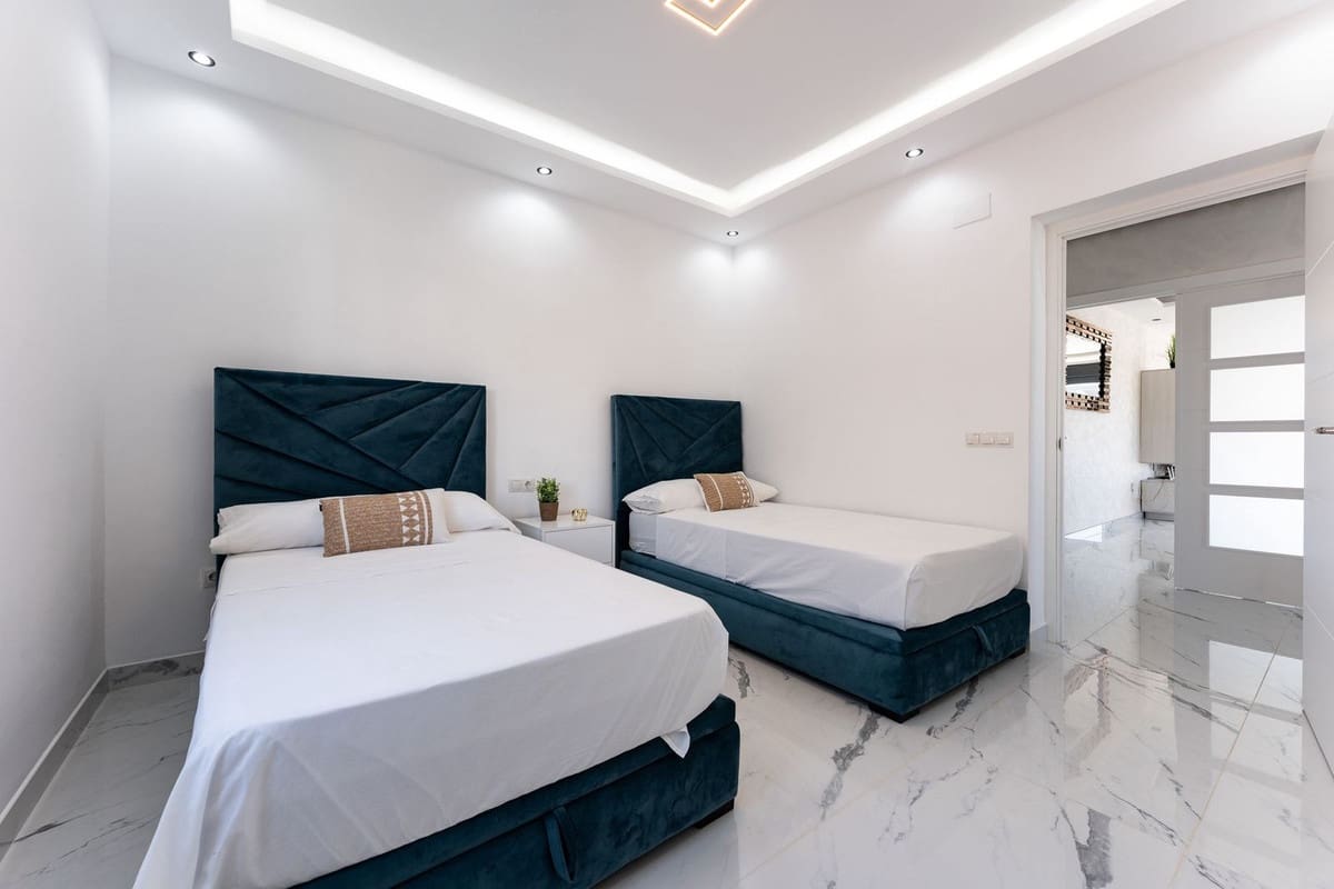 4 makuuhuone Huvila myytävänä paikassa Riviera del Sol mukana uima-altaan - 1 350 000 € (Ref: 9920685)