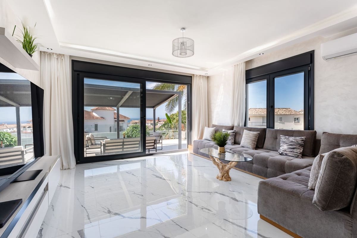 4 makuuhuone Huvila myytävänä paikassa Riviera del Sol mukana uima-altaan - 1 350 000 € (Ref: 9920685)