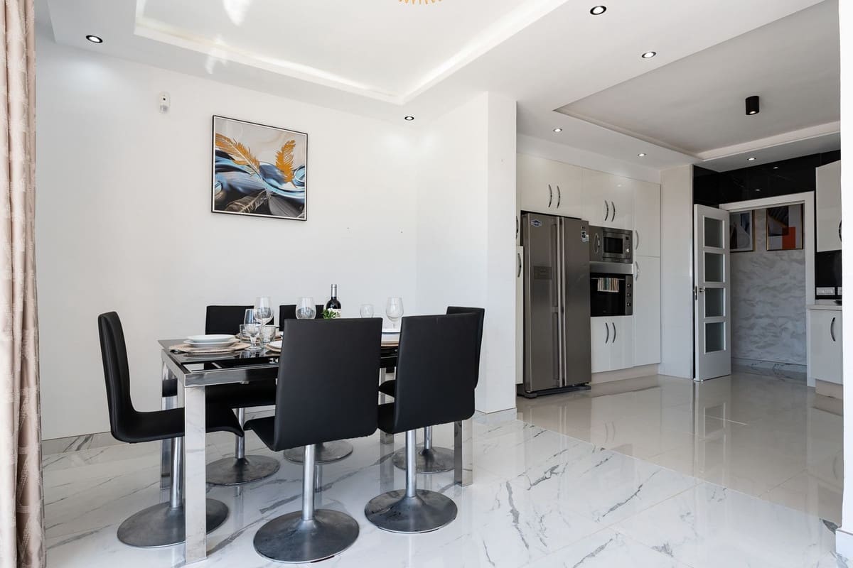 4 makuuhuone Huvila myytävänä paikassa Riviera del Sol mukana uima-altaan - 1 350 000 € (Ref: 9920685)