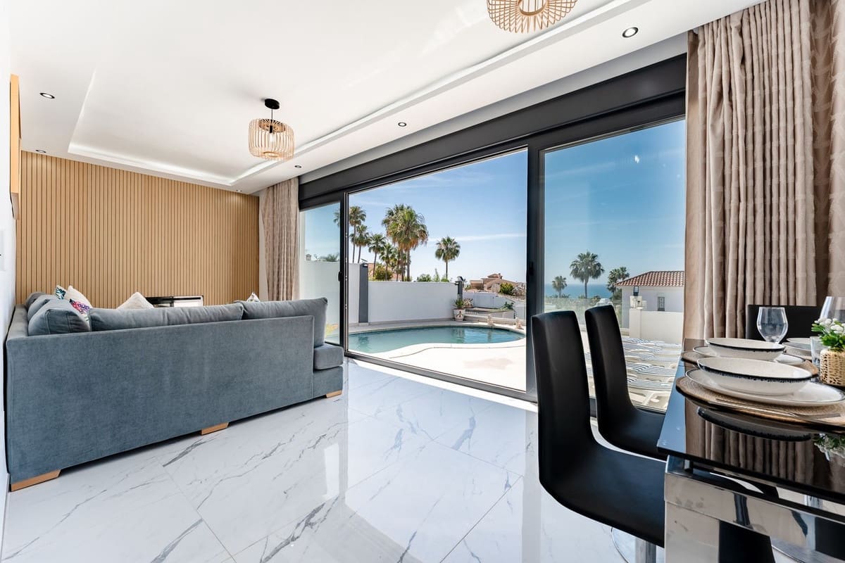 4 makuuhuone Huvila myytävänä paikassa Riviera del Sol mukana uima-altaan - 1 350 000 € (Ref: 9920685)