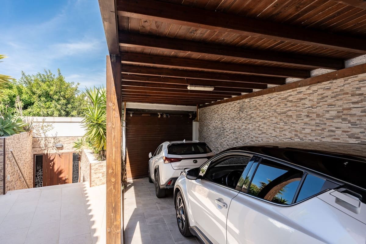 4 makuuhuone Huvila myytävänä paikassa Riviera del Sol mukana uima-altaan - 1 350 000 € (Ref: 9920685)