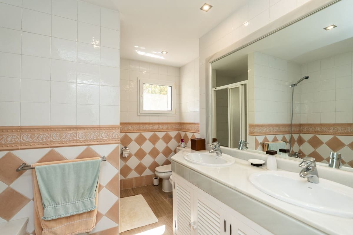 3 soverom Leilighet til salgs i Elviria med svømmebasseng - € 1 195 000 (Ref: 9920686)