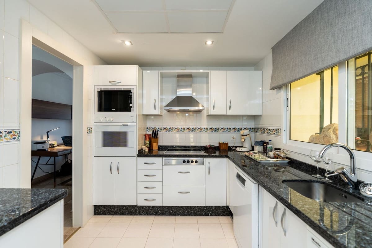 3 soverom Leilighet til salgs i Elviria med svømmebasseng - € 1 195 000 (Ref: 9920686)