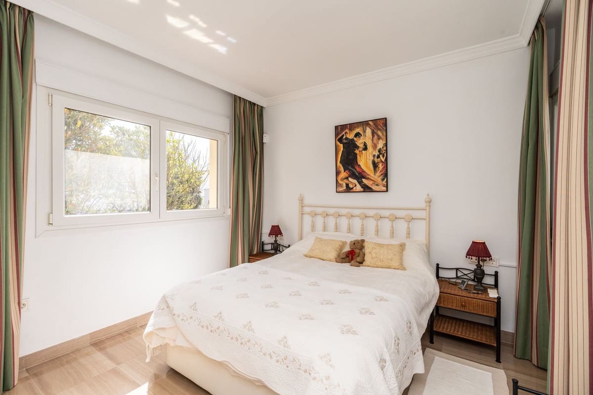 3 soverom Leilighet til salgs i Elviria med svømmebasseng - € 1 195 000 (Ref: 9920686)
