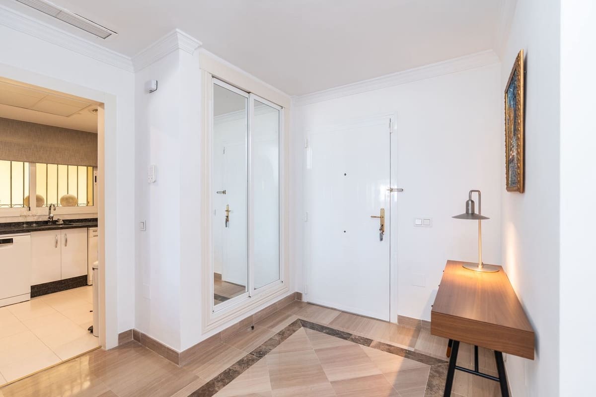 3 soverom Leilighet til salgs i Elviria med svømmebasseng - € 1 195 000 (Ref: 9920686)