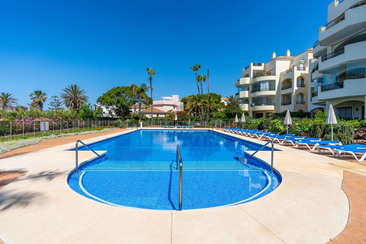 3 soverom Leilighet til salgs i Elviria med svømmebasseng - € 1 195 000 (Ref: 9920686)