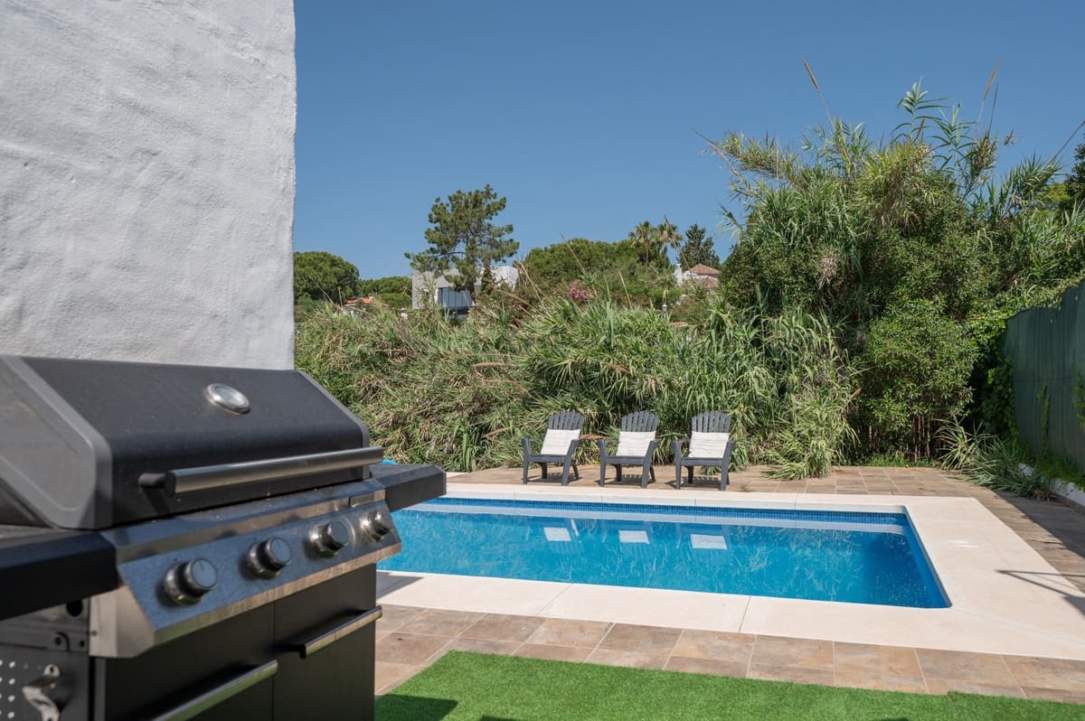 4 sovrum Villa till salu i Las Chapas med pool - 975 000 € (Ref: 9920687)