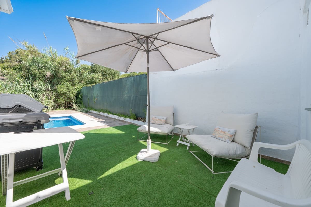 4 sovrum Villa till salu i Las Chapas med pool - 975 000 € (Ref: 9920687)